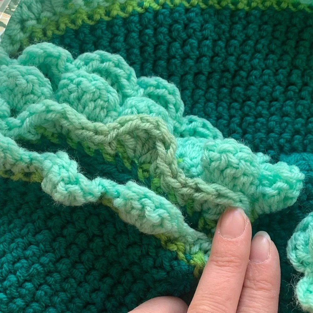 Handmade Scalloped Ruffle Teal Blue Green Crochet Christmas Tree Skirt 29”